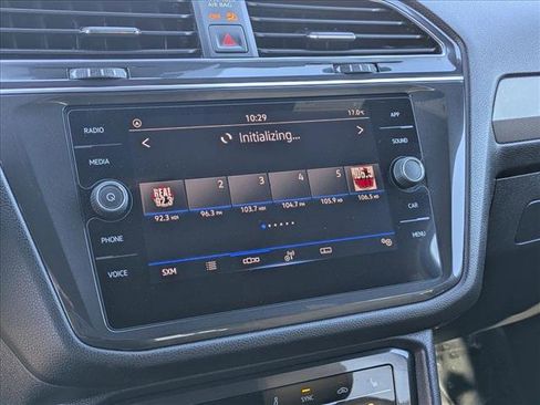 Used 2023 Volkswagen Tiguan SE image 13