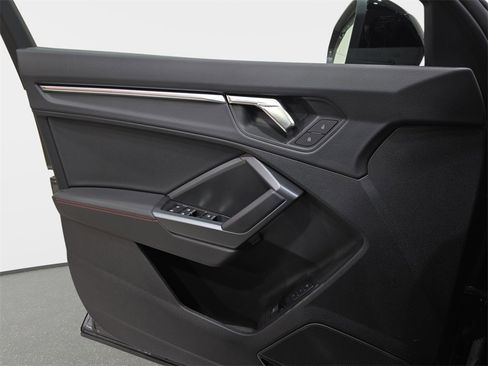 Certified 2025 Audi Q3 2.0T Premium Plus w/ Premium Plus Package image 30