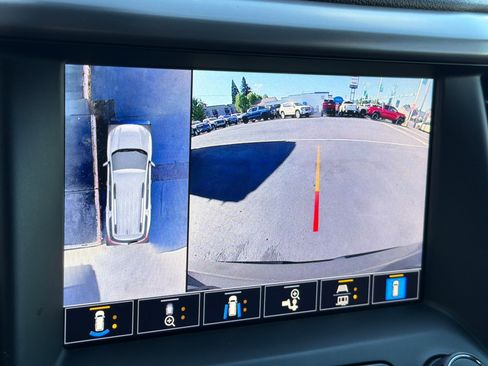 Used 2022 GMC Acadia AT4 w/ Technology Package AWD/4WD image 18