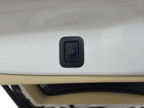 Used 2017 Toyota Highlander Limited AWD/4WD image 8