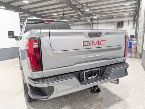 Used 2025 GMC Sierra 3500 Denali w/ Denali Reserve Package image 4
