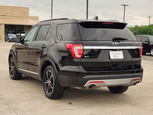 Used 2016 Ford Explorer XLT w/ Equipment Group 202A image 4