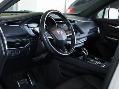 Used 2023 Cadillac XT4 Sport image 9