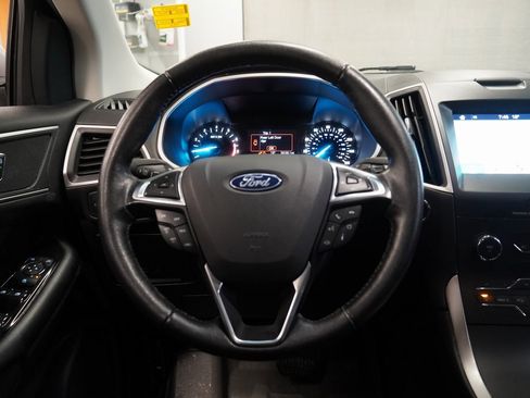 Used 2019 Ford Edge SEL image 17