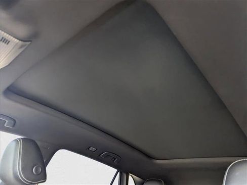 Certified 2025 Volkswagen Atlas Cross Sport SE w/ Panoramic Sunroof Package image 17