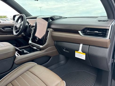 New 2026 GMC Yukon Denali Ultimate AWD/4WD image 41