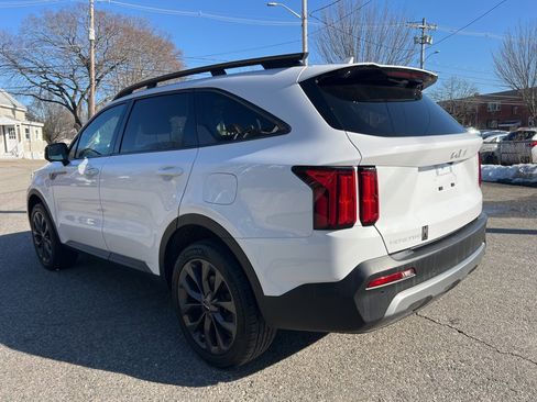 Used 2023 Kia Sorento SX Prestige image 3