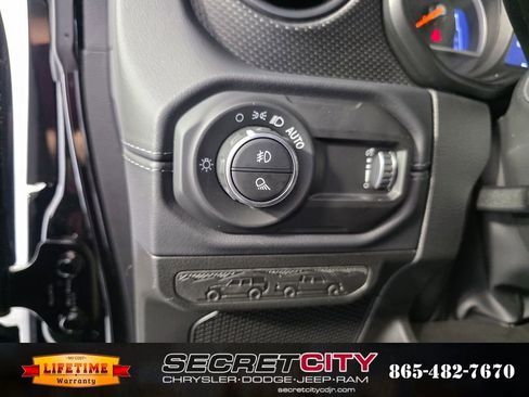 New 2025 Jeep Gladiator Mojave image 15