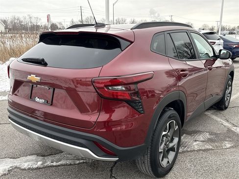 Used 2024 Chevrolet Trax LT image 8