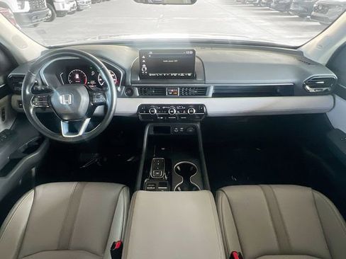Used 2025 Honda Pilot Touring image 28