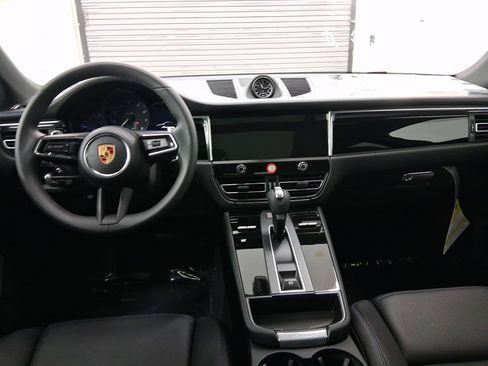 New 2026 Porsche Macan image 23