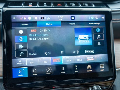 Used 2022 Jeep Grand Cherokee L Summit w/ Luxury Tech Group V image 18