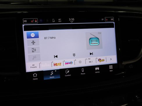 Used 2025 Chrysler Pacifica Select image 22