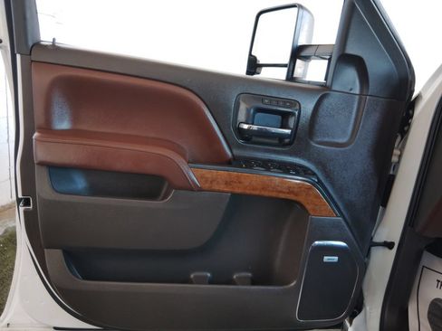 Used 2016 Chevrolet Silverado 1500 High Country w/ High Country Premium Package AWD/4WD image 20