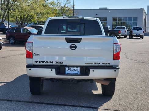 Used 2019 Nissan Titan SV w/ SV Convenience Package image 4