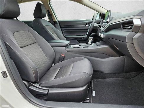 Used 2025 Nissan Altima 2.5 SV FWD image 19