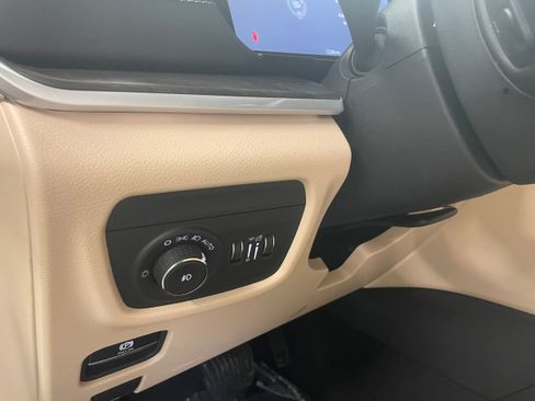 Used 2024 Jeep Grand Cherokee Limited AWD/4WD image 14