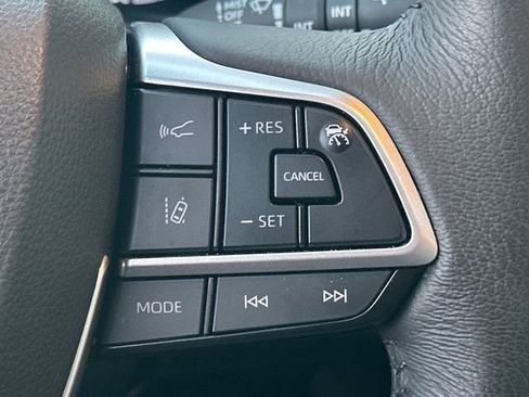 Used 2025 Toyota Sienna XLE image 18