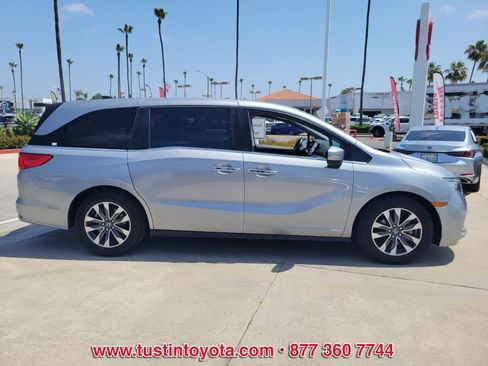 Used 2023 Honda Odyssey EX-L image 3