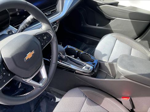 Certified 2024 Chevrolet Trax LT w/ Driver Confidence Package image 17