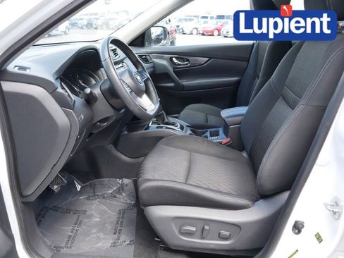 Used 2020 Nissan Rogue SV FWD image 15