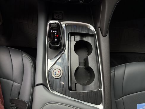 Used 2021 Buick Enclave Essence image 17