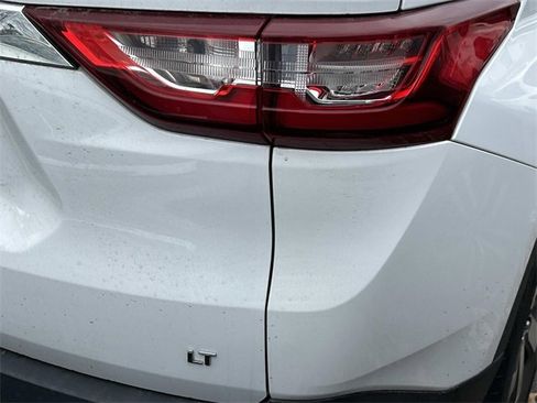Used 2018 Chevrolet Traverse LT image 7