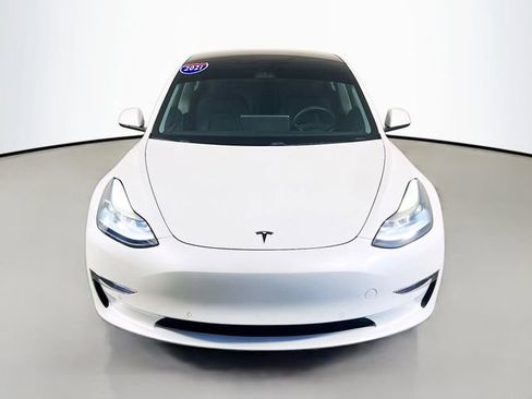 Used 2021 Tesla Model 3 Performance image 3