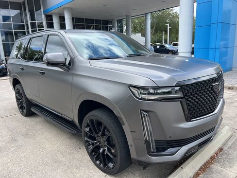 Used 2023 Cadillac Escalade Premium Luxury RWD image 2