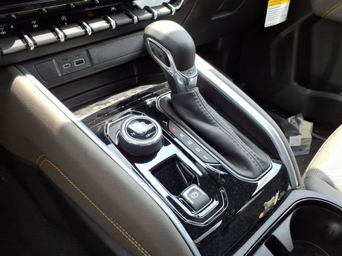 New 2026 Chevrolet Colorado ZR2 w/ Technology Package AWD/4WD image 15
