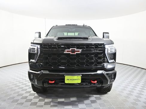 Used 2025 Chevrolet Silverado 2500 ZR2 w/ Technology Package image 11