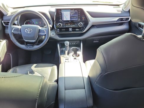 Certified 2020 Toyota Highlander Limited AWD/4WD image 16