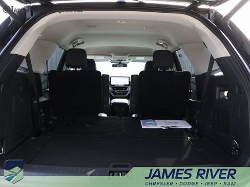 Used 2025 Ford Explorer Active w/ Active Comfort Package image 15