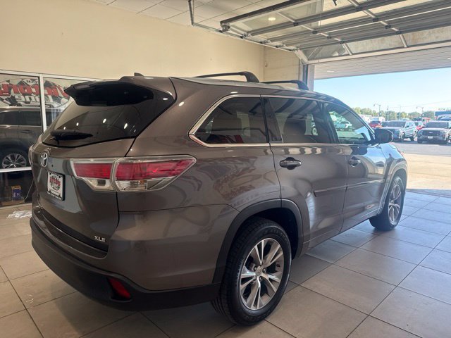 Used 2015 Toyota Highlander XLE FWD image 4