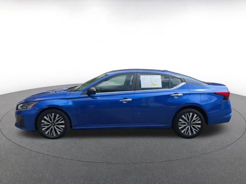 Used 2025 Nissan Altima 2.5 SV image 8