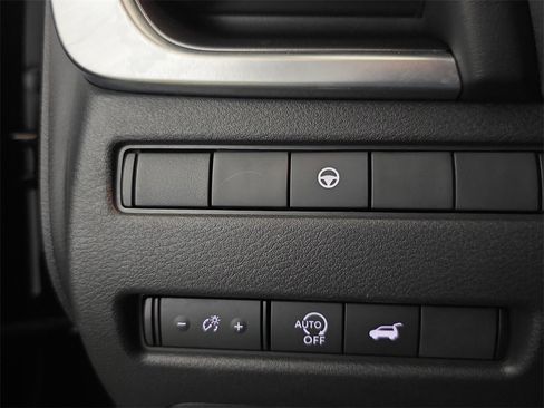 Used 2024 Nissan Rogue SV image 28