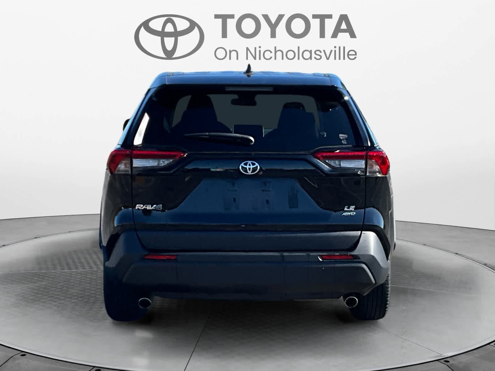 Used 2024 Toyota RAV4 LE AWD/4WD image 4