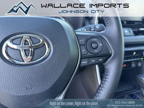 Used 2022 Toyota RAV4 XLE Premium image 32