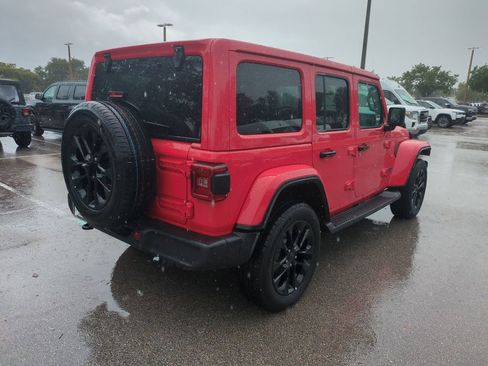 Used 2025 Jeep Wrangler Unlimited Sahara AWD/4WD image 6