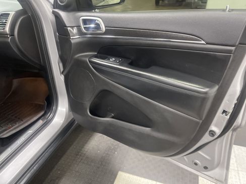 Used 2018 Jeep Grand Cherokee Limited image 25