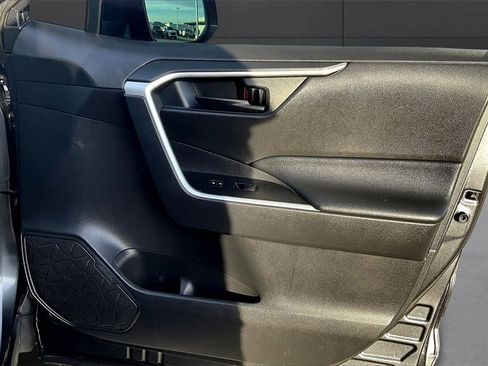 Used 2020 Toyota RAV4 LE image 15