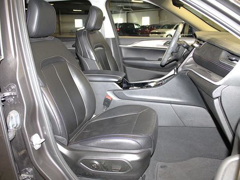 Certified 2023 Jeep Grand Cherokee L Limited AWD/4WD image 32
