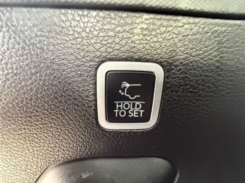 Certified 2025 Jeep Wagoneer Series III w/ Premium Group I image 18