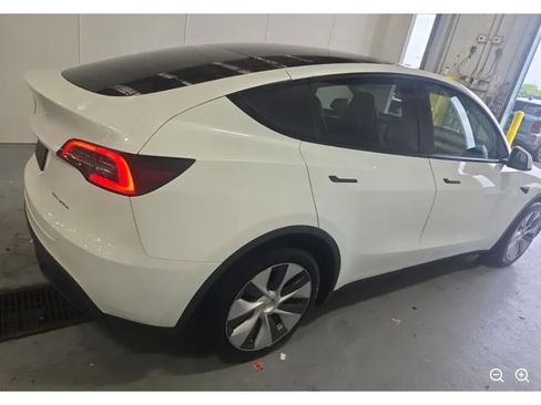Used 2023 Tesla Model Y Long Range AWD/4WD image 6