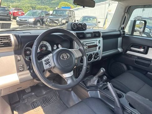 Used 2007 Toyota FJ Cruiser 4WD w/ Upgrade Pkg 2 image 12