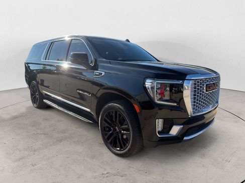 Used 2021 GMC Yukon XL Denali w/ LPO, Illumination Package AWD/4WD image 3