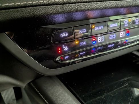 Used 2022 Buick Envision Preferred image 7