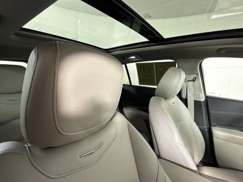 Used 2019 Cadillac XT4 Luxury w/ Cold Weather Package image 33