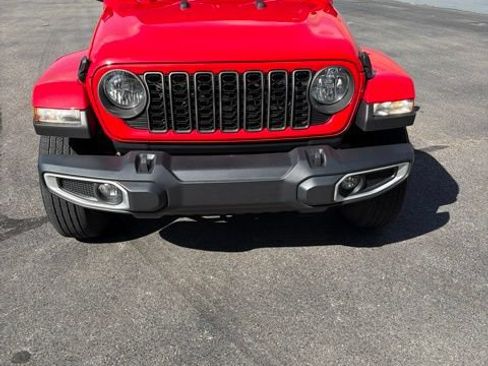 Used 2024 Jeep Gladiator Sport AWD/4WD image 7