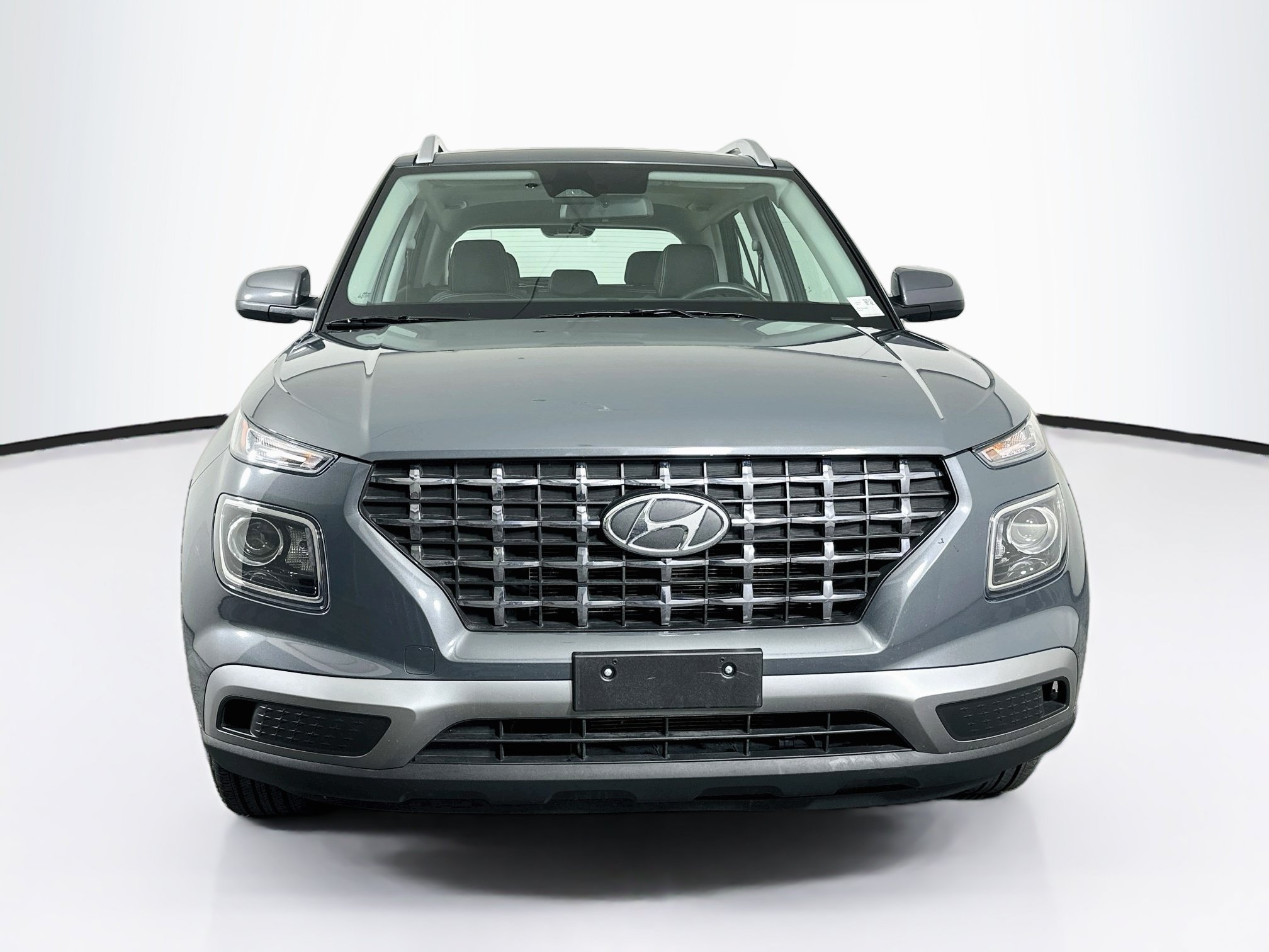 Used 2025 Hyundai Venue SEL FWD image 2